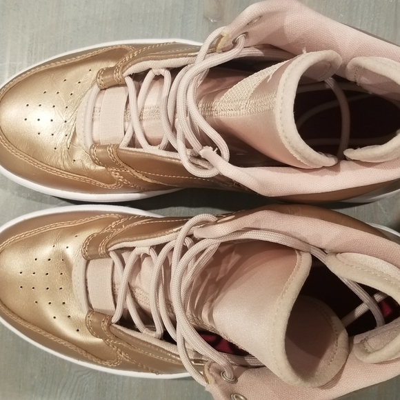 Nike Jordan Fadeaway SE, Size 6 - Picture 4 of 6